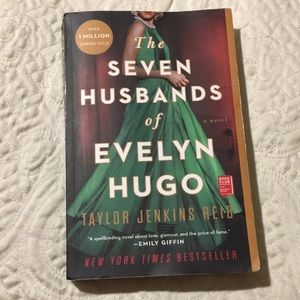 Seven Husbands of Evelyn Hugo - Paperback